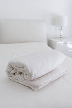 Load image into Gallery viewer, Carmannah Wool Duvet